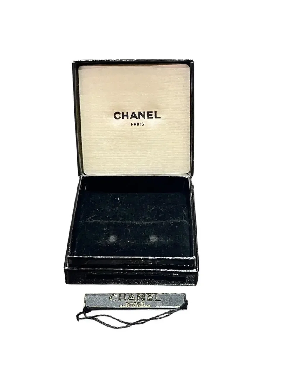 CHANEL elevate your
